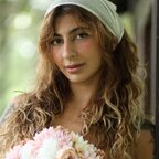 Mia White avatar