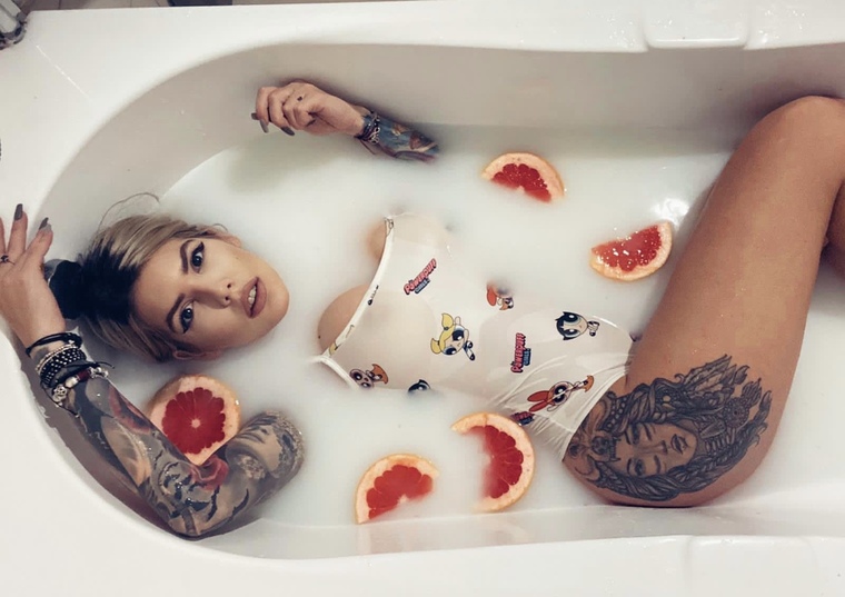 Aalexaa cover image