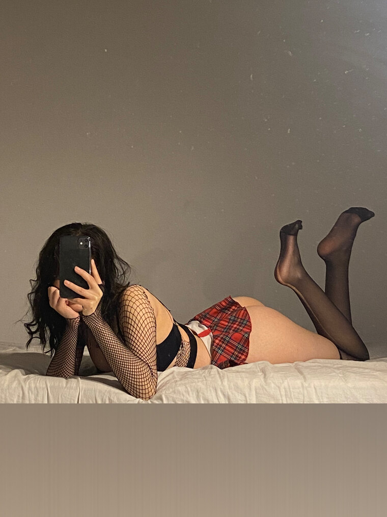 selen akyüz banner image