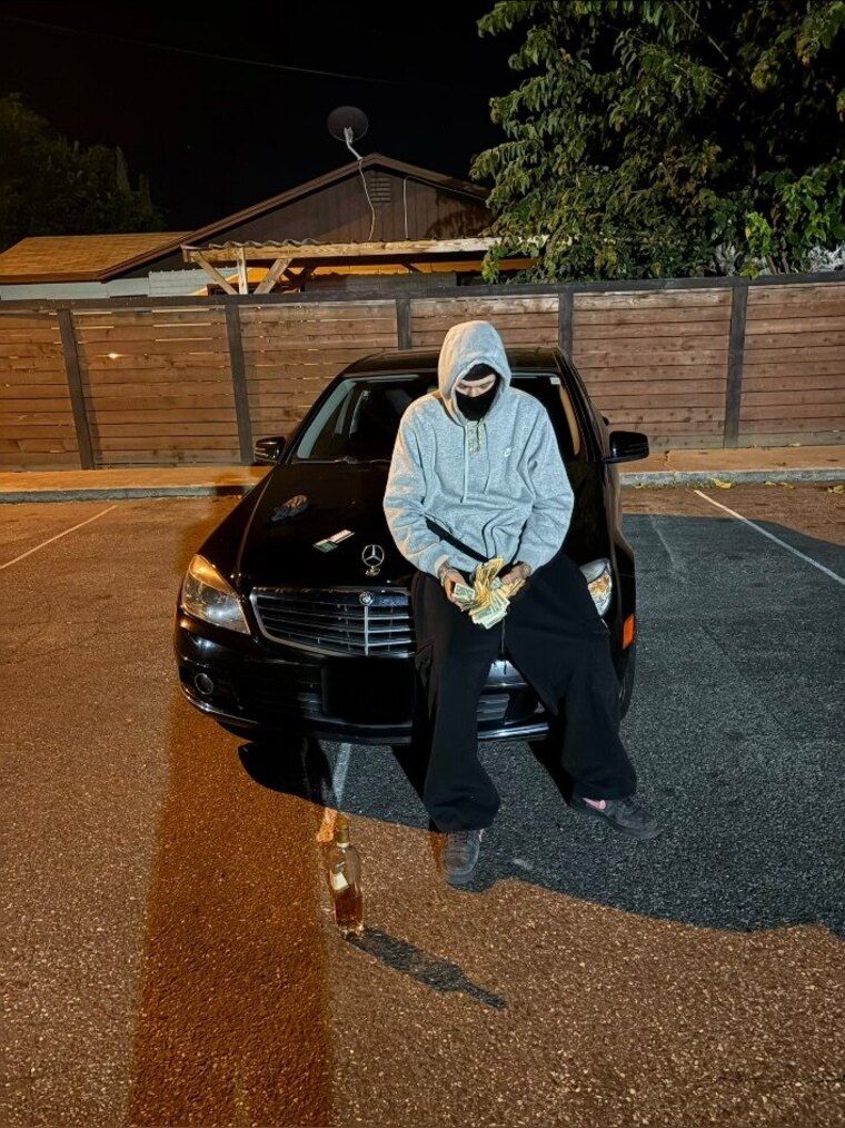909 cover image