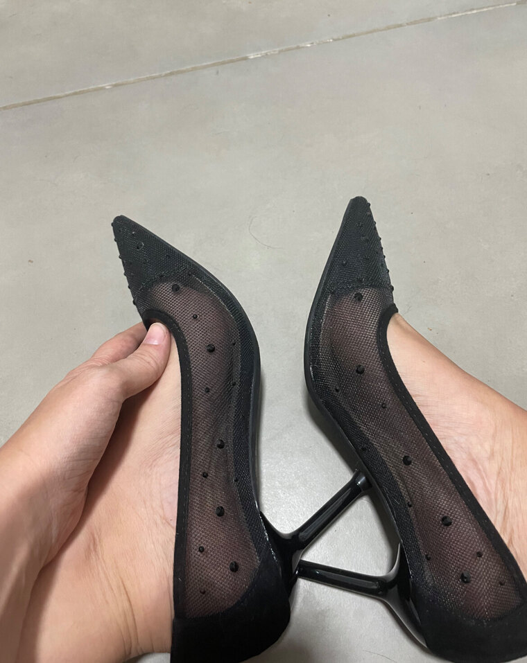 IL_feet_m cover image