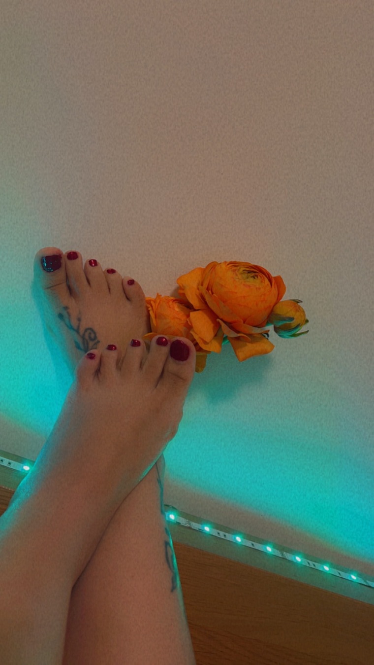 Im.leidy_feet cover image
