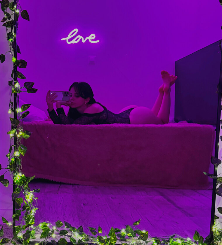 Lola ✨ cover image