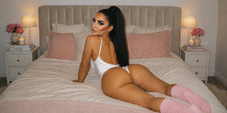 ICY NINA 🍒 banner image