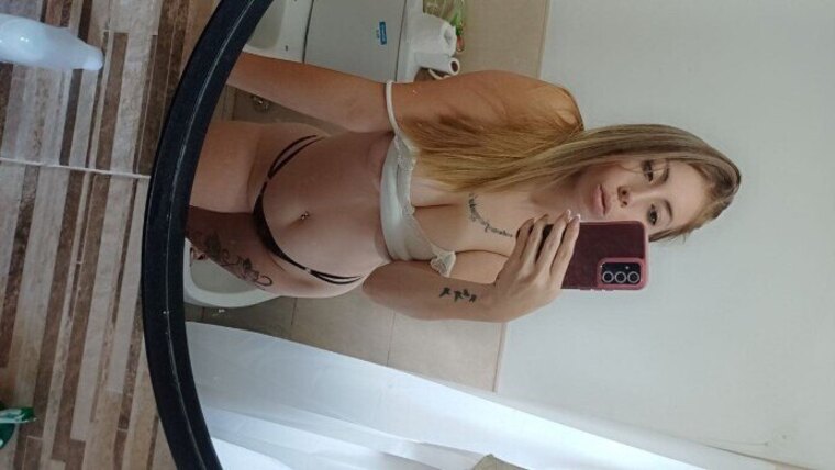 hot blonde🔥🥰😘 banner image