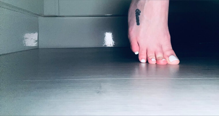 SoleSnatcherQueen•Findom•CashCow•FeetFetishEmpress cover image