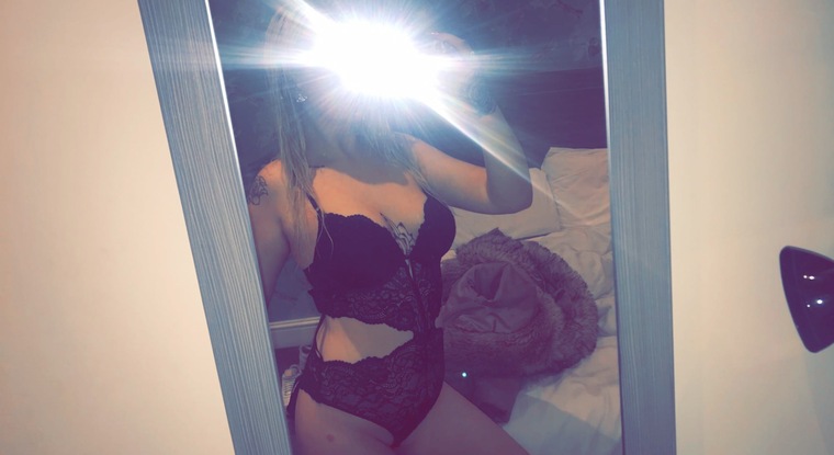 It’s Holly💋 cover image