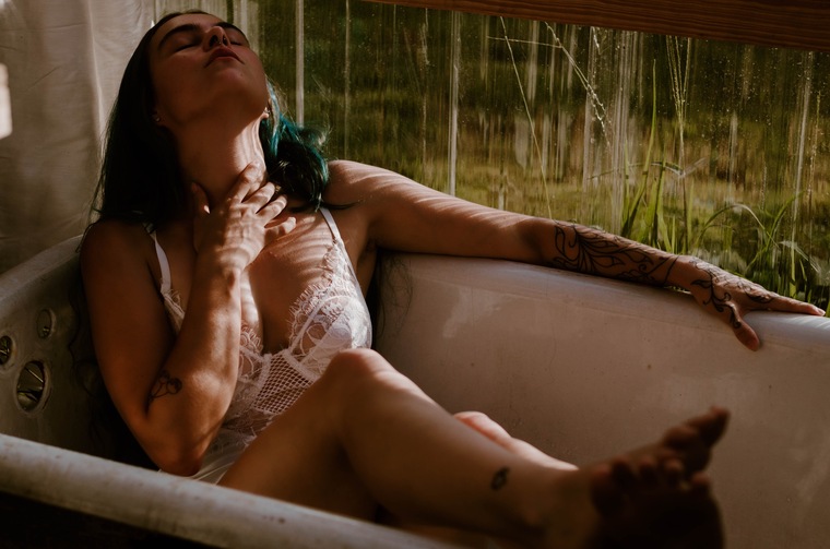 Izzy banner image