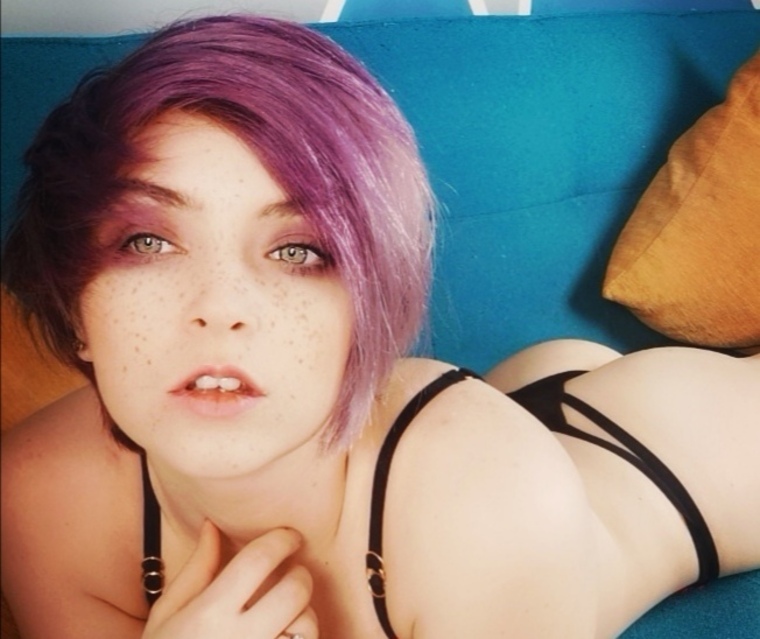 JadeLewds cover image