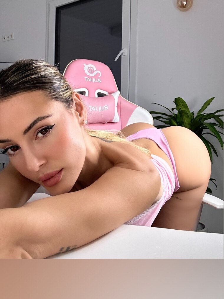 💕 𝙅𝙀𝙉𝙉𝙄 𝙍𝘽 💕 cover image