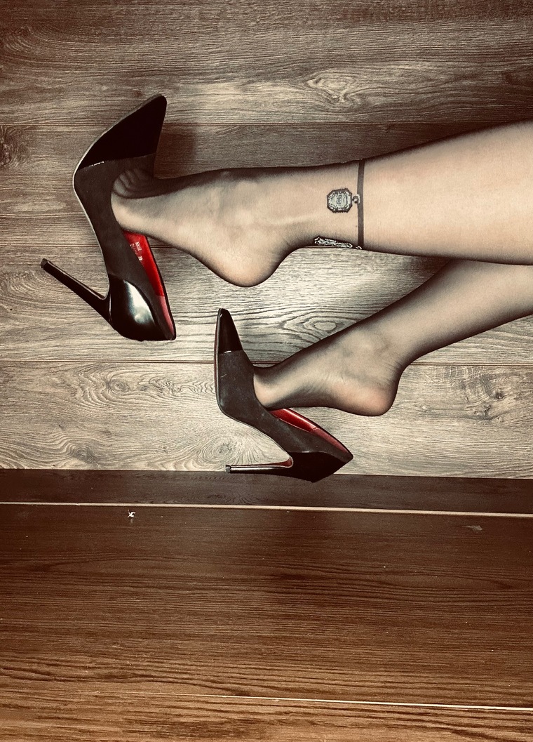 Jodie's feet cover image