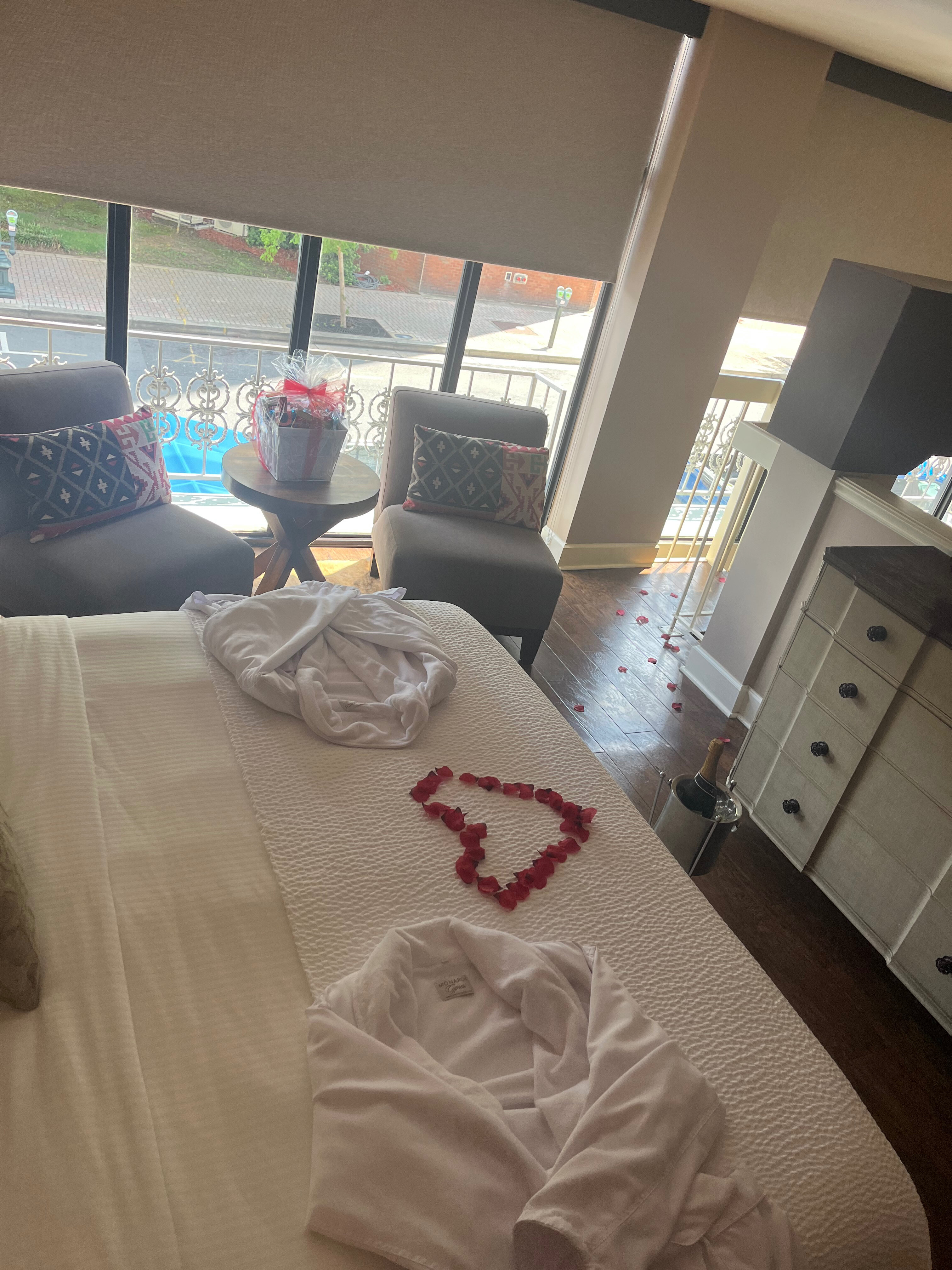 Solo Sex therapist exploring energy banner image