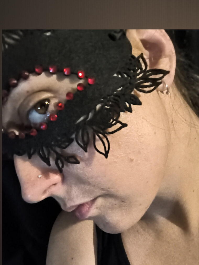 Khlowii Capri cover image