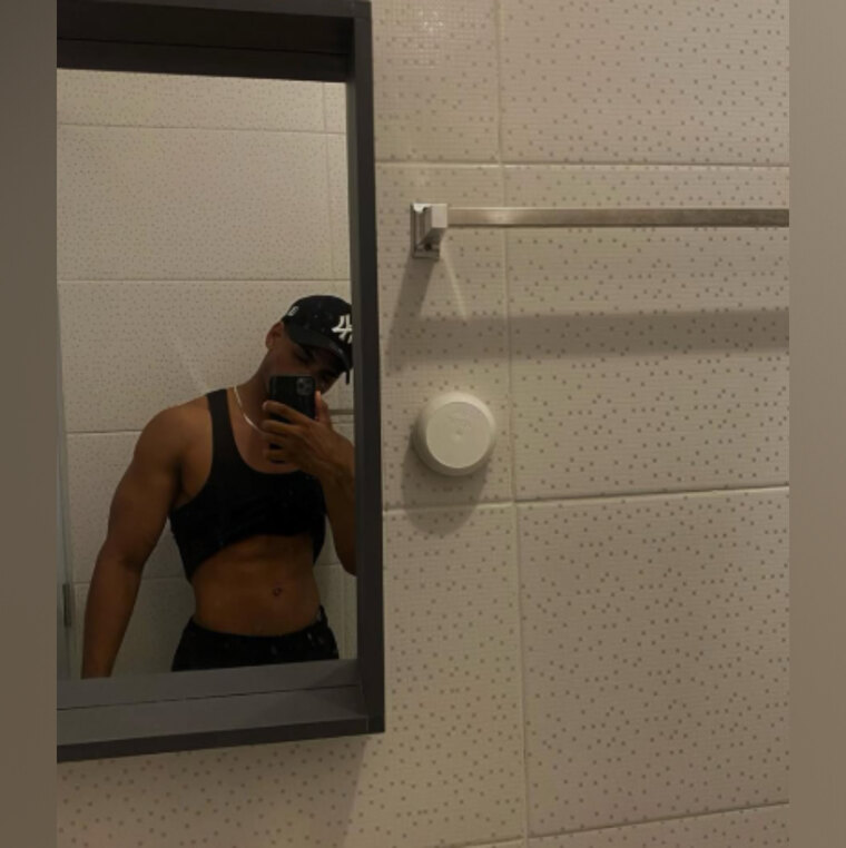Pap𝓲 𝒱i𝒫 cover image