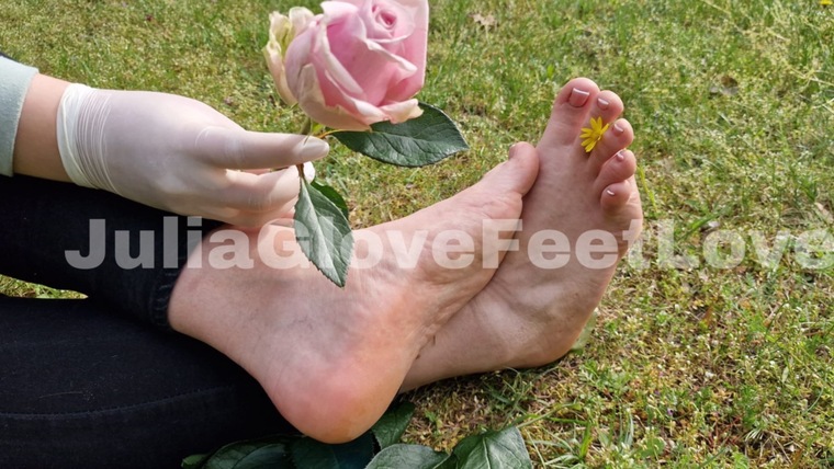 JuliaGloveFeetLove cover image