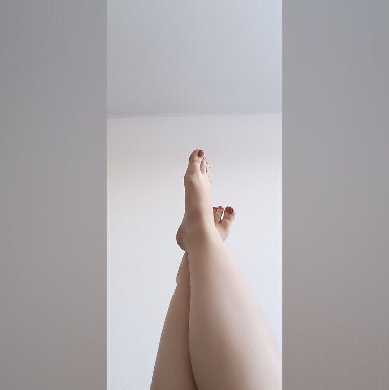 Julie's sexy feet banner image