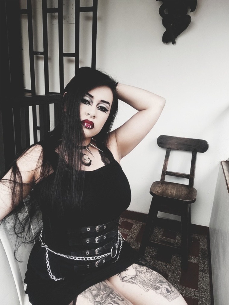 Juli_goth banner image