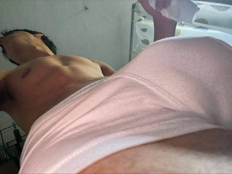 DAMIAN 🦶🏻 cover image