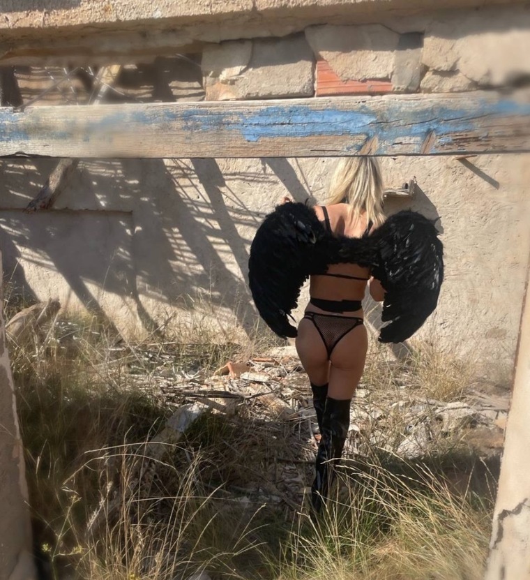 𝑰’𝒎 𝒔𝒐 𝒇𝒖𝒄𝒌𝒊𝒏𝒈 𝒉𝒐𝒓𝒏𝒚! 🥵 cover image