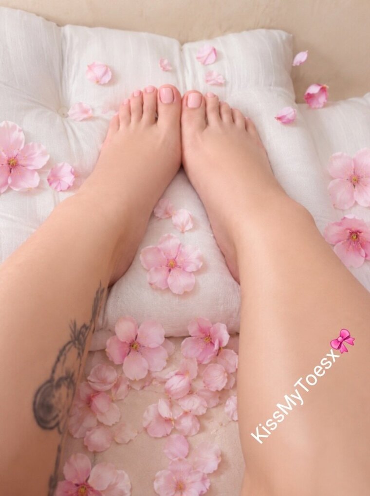 KissMyToesx banner image