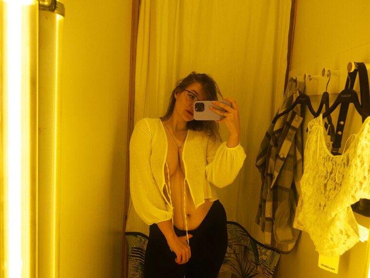 Kitsune Asmr 🌟🫦 cover image