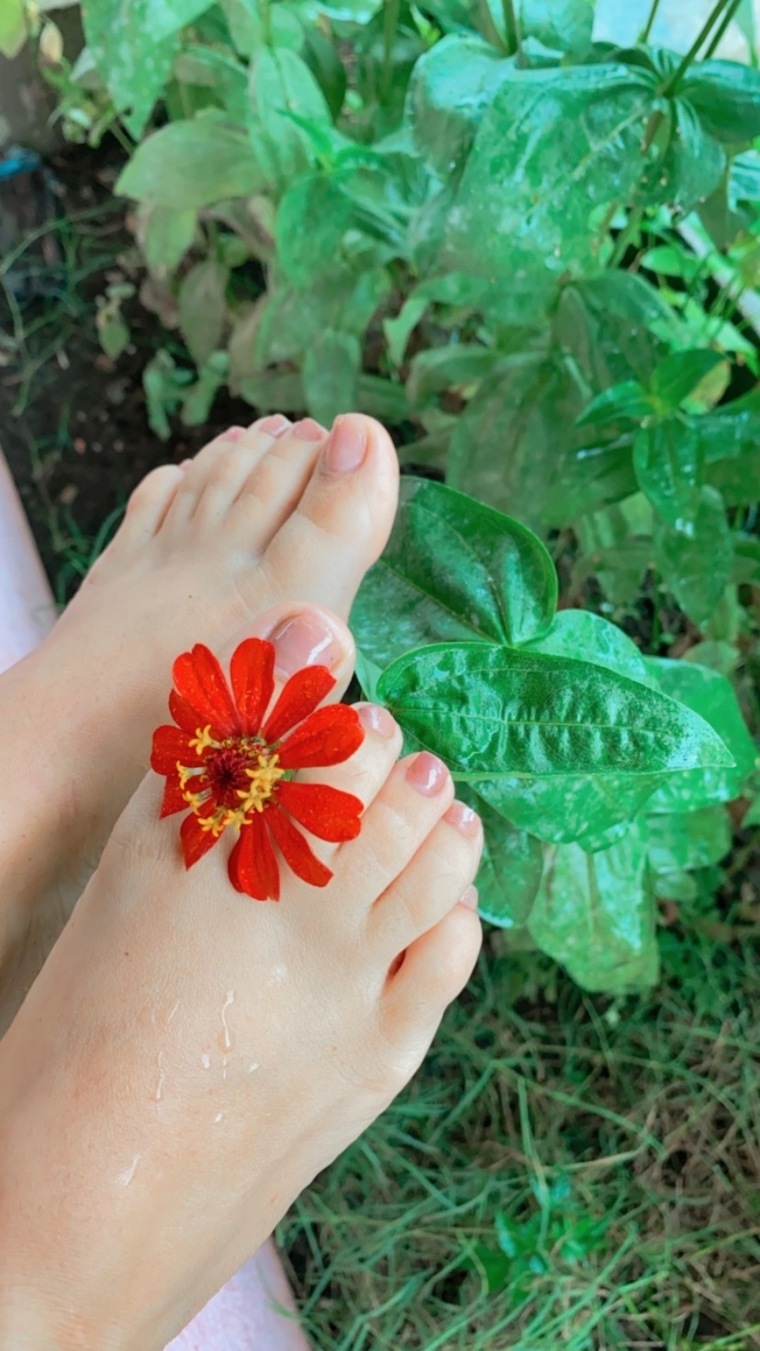 La Cherry Feet 🦶🏼 banner image