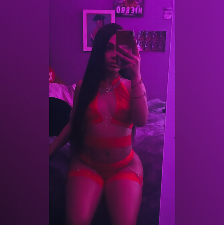 Dolly🩷🌺🫦 cover image