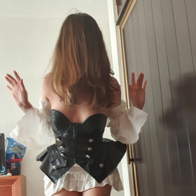 LauraKinky cover image