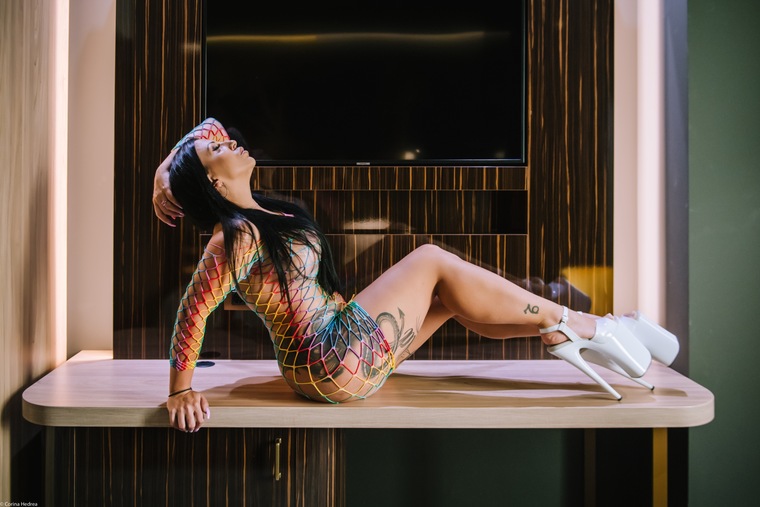 Lana - Your feet Goddess banner image