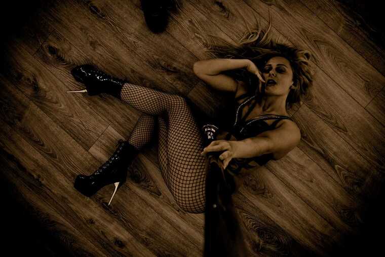 Lara Topaz cover image