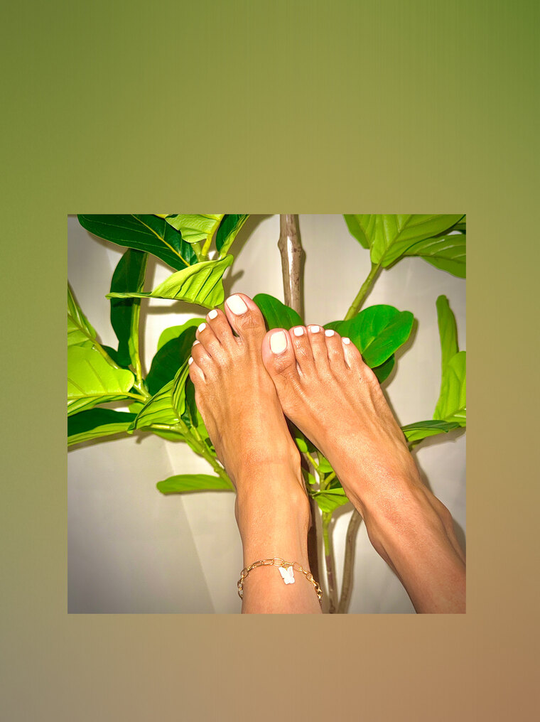 Latina_Goddess_Soles cover image