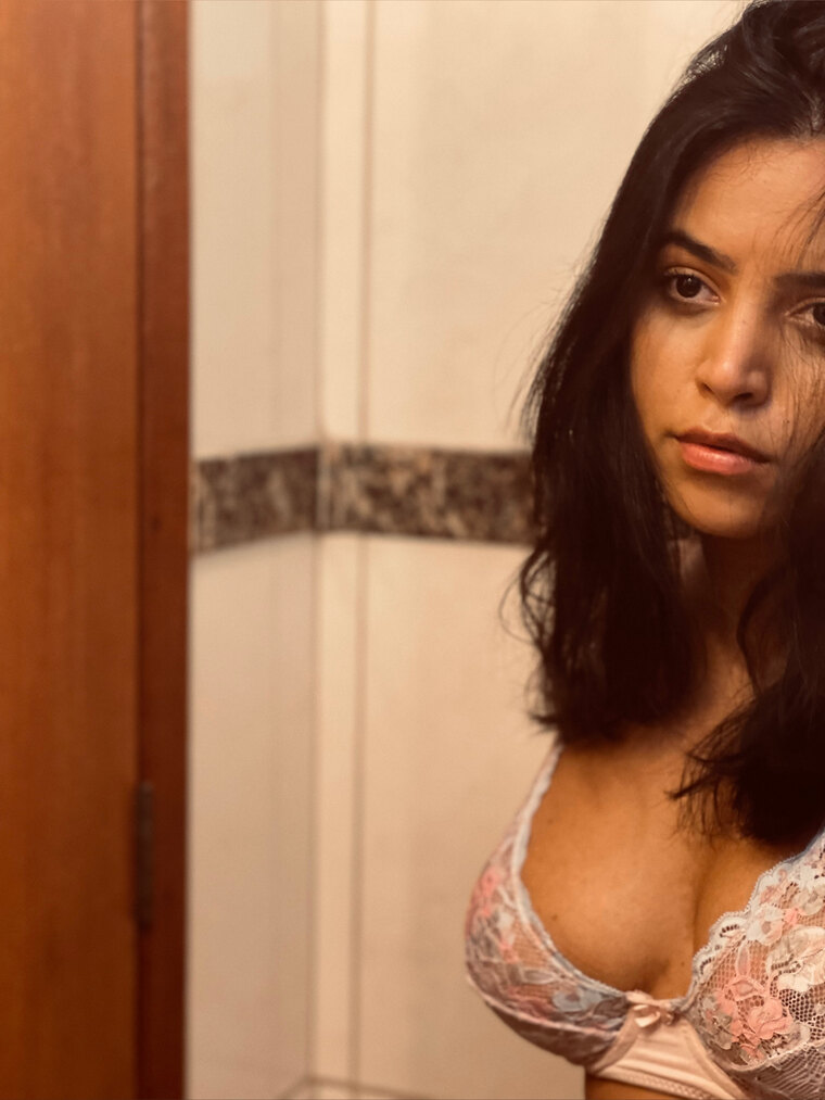 @latinavibes2000 cover image