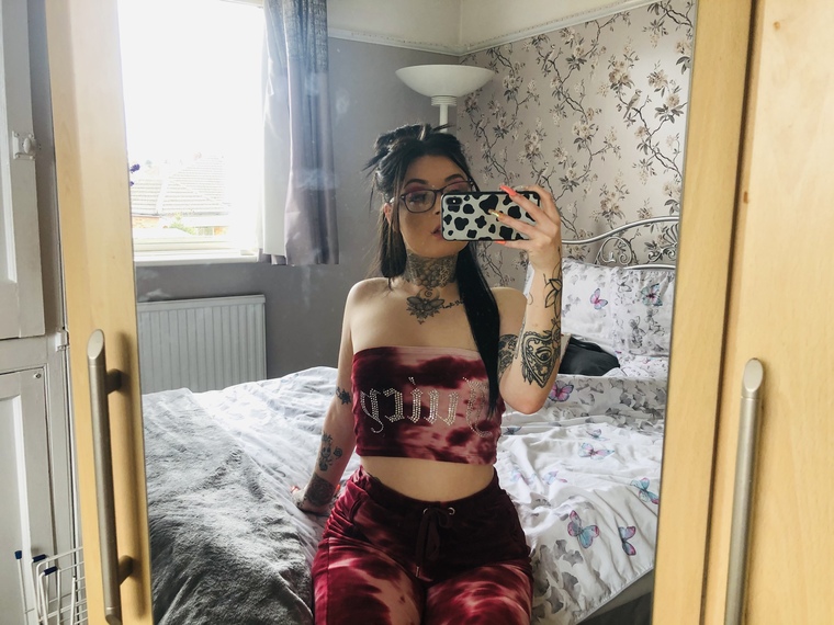 Laura_x banner image