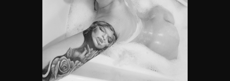 LauraBellaa banner image
