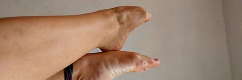 layla_feet_ cover image