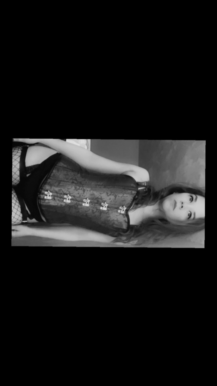 Le0chick cover image