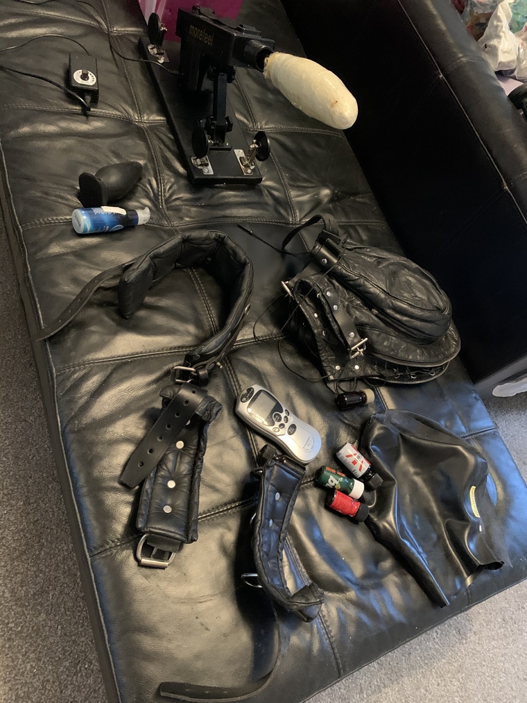 Leatherdom9” banner image