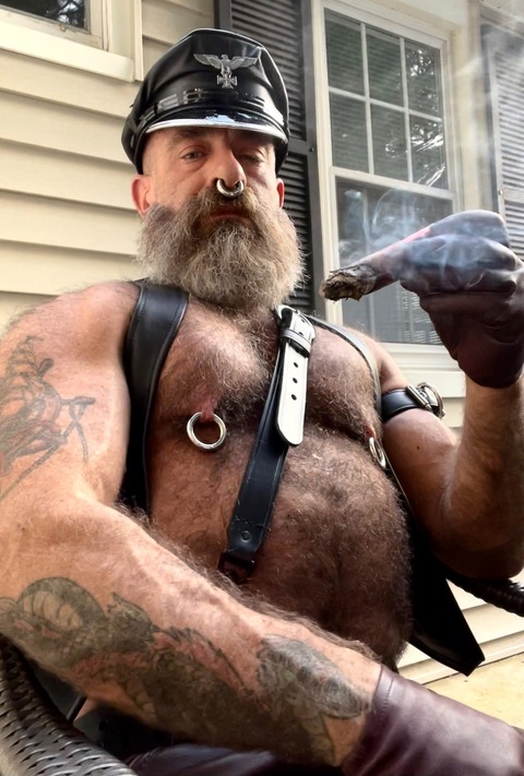 LthrPipeDaddy cover image