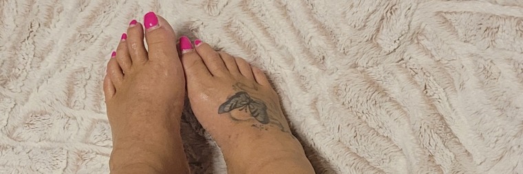 moekaprettytoes cover image