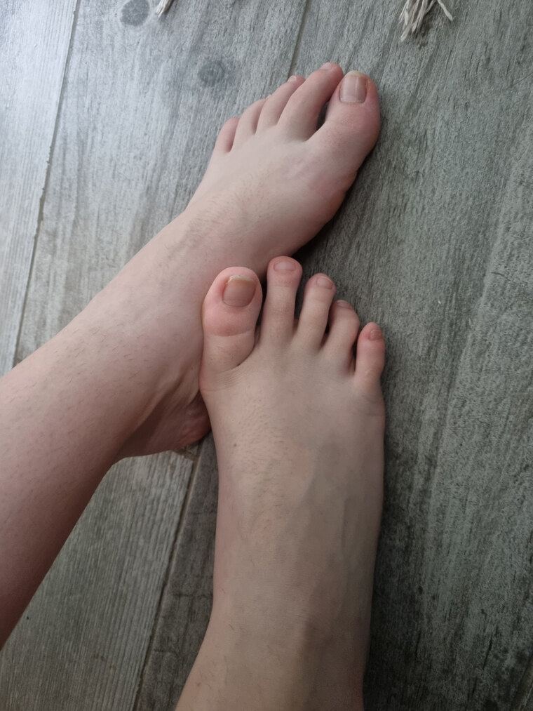 Leila Feet banner image