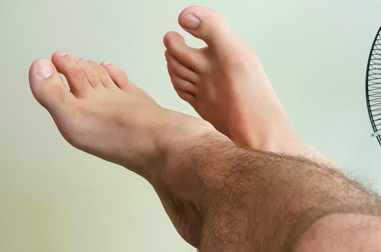 Léo Feet 44 cover image