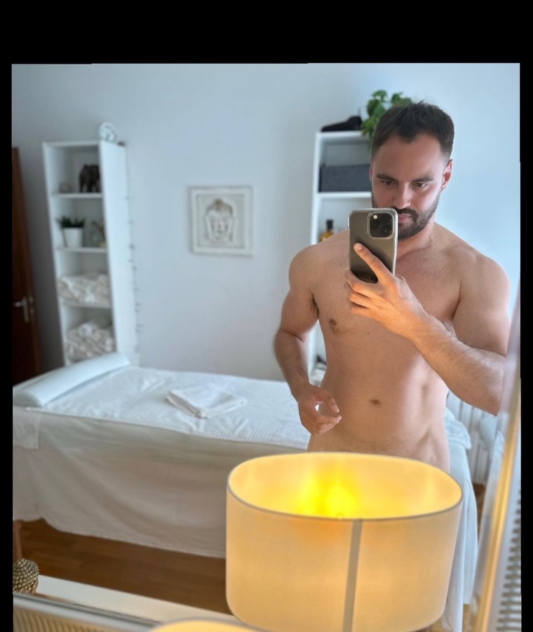 Leo Massage Barcelona cover image