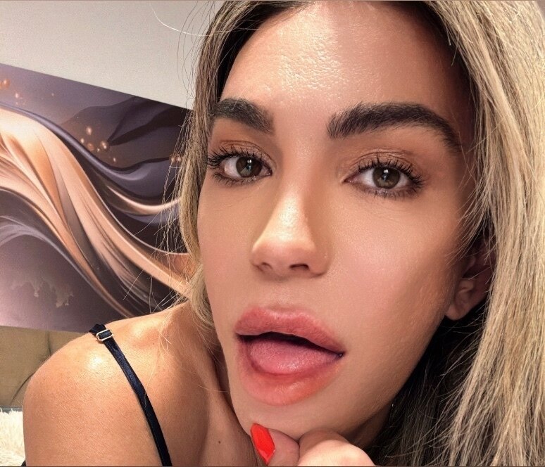 ΰ¦ΰ§£ Leticia Henrique π SEXTING NOW banner image