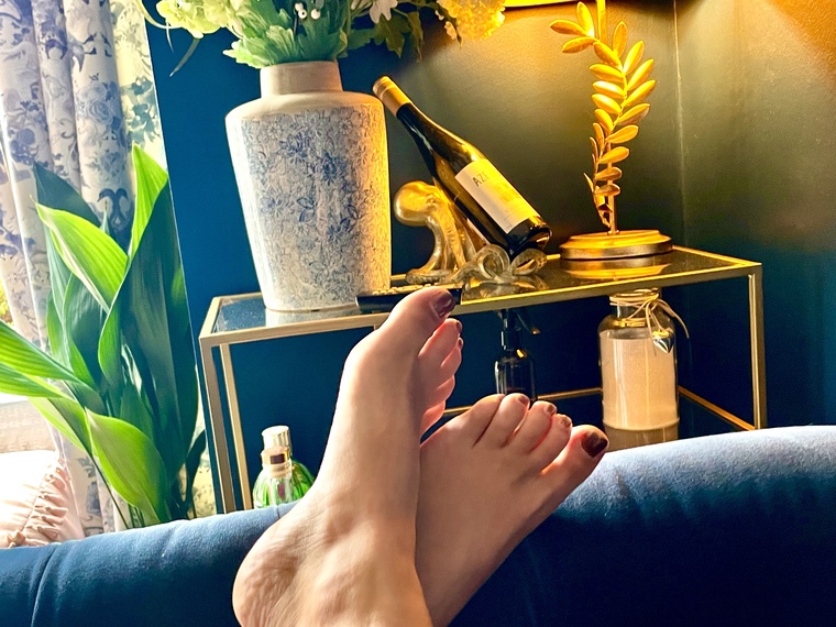 Lilly Toes 4.5 cover image