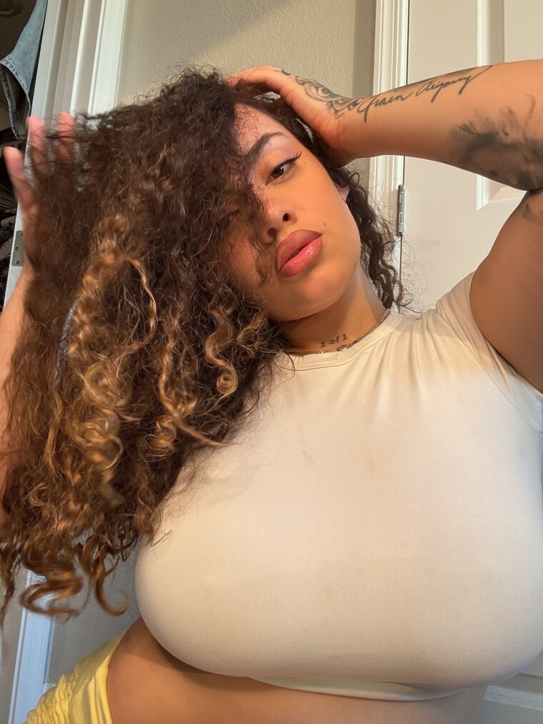 Lil Mami ✨ cover image