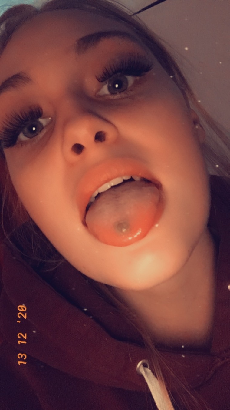 Kinky hippy bby 🤤🌻 cover image