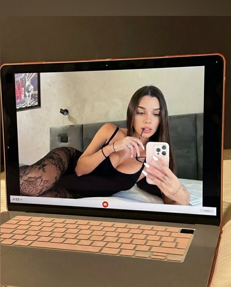 Lilly🙈 cover image
