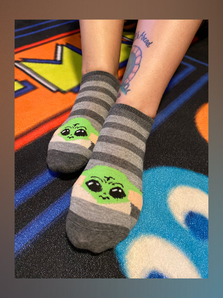 LittleMissHobbitFeet cover image