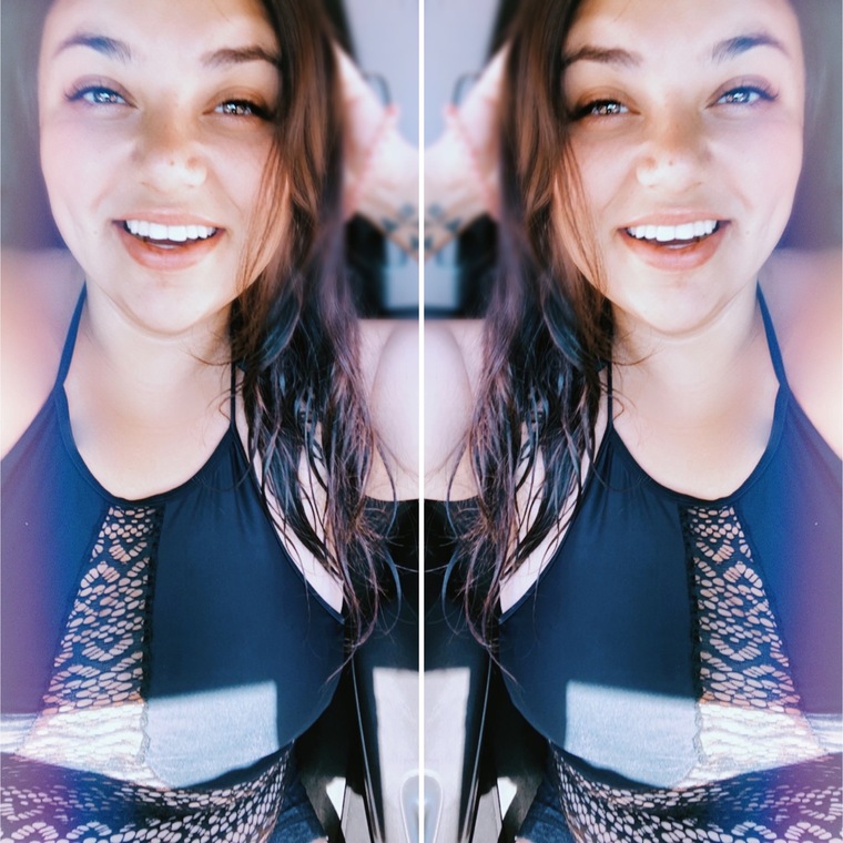 T 💋 banner image