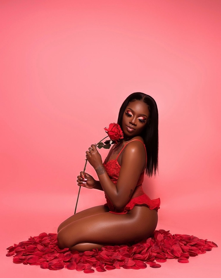 Lola Bankss banner image
